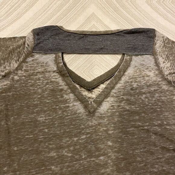 Chaser Women’s Grey/Army Green V Neck Open Back T-Shirt - Picture 6 of 7